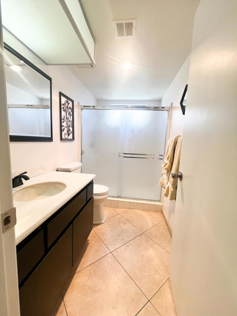 40513 Bay Hill Way, Palm Desert CA: https://media.crmls.org/mediaz/adea1f06-b6e2-48d8-add2-69880e9b2693.jpg