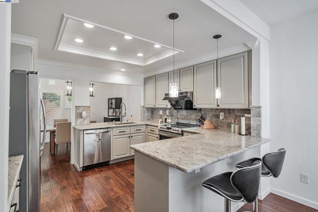 6192 Lakeview Cir, San Ramon CA: https://media.crmls.org/mediaz/adeaa350-c155-4f6f-b8c7-1029a7c6f21b.jpg