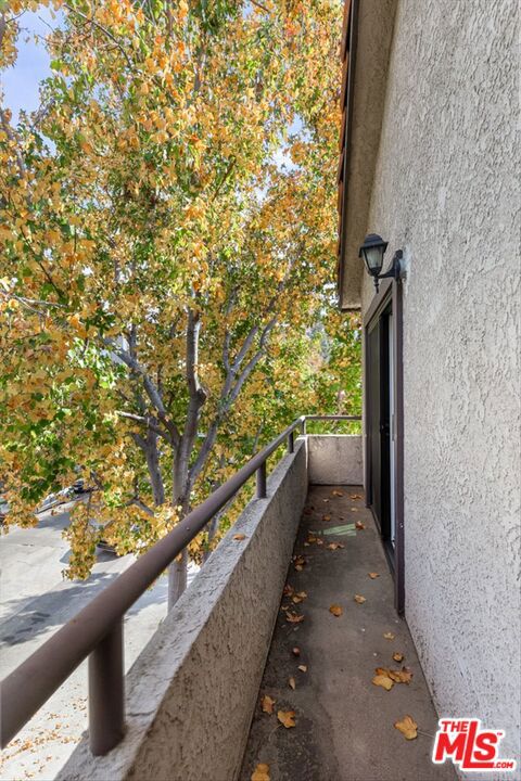 https://media.crmls.org/mediaz/adeb6d45-a61b-4b95-a03c-bb52b53e0813.jpg?preset=X-Large