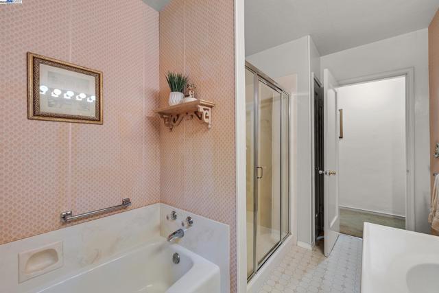 2863 Burton Dr, Oakland CA: https://media.crmls.org/mediaz/adebb017-dd19-4815-a9f7-5329a8517ddd.jpg