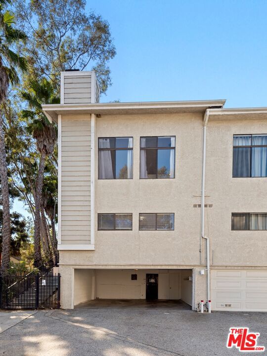 4628 Don Lorenzo Drive, Los Angeles CA: https://media.crmls.org/mediaz/adebcdcd-d8f6-417c-9b74-e119d028472f.jpg