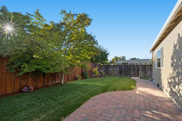 626 Harvester Drive, Foster City CA: https://media.crmls.org/mediaz/adebe4bf-5224-4375-81b3-c8e126323935.jpg