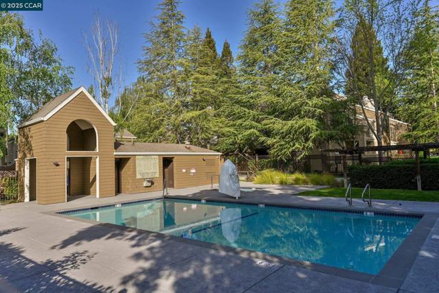 273 S Overlook Dr, San Ramon CA: https://media.crmls.org/mediaz/adec3711-095c-4587-a99e-a81d41b618c3.jpg
