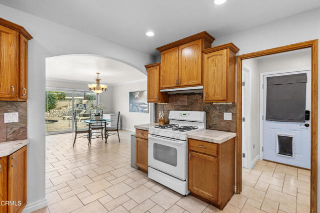 Detail Gallery Image 14 of 45 For 1036 Stanford Dr, Simi Valley,  CA 93065 - 5 Beds | 2/1 Baths