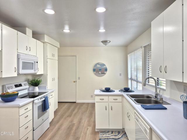 Detail Gallery Image 8 of 55 For 3225 Village 3, Camarillo,  CA 93012 - 2 Beds | 2 Baths