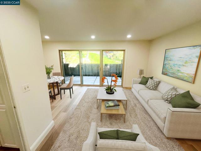 1800 Cannon Dr, Walnut Creek CA: https://media.crmls.org/mediaz/adec8ae2-2fef-4e49-86fb-977457ec5b52.jpg