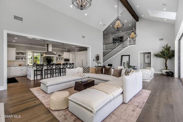 2385 Calbourne Court, Lake Sherwood CA: https://media.crmls.org/mediaz/adecbcaf-2aec-433c-8575-9b8c90f0726d.jpg
