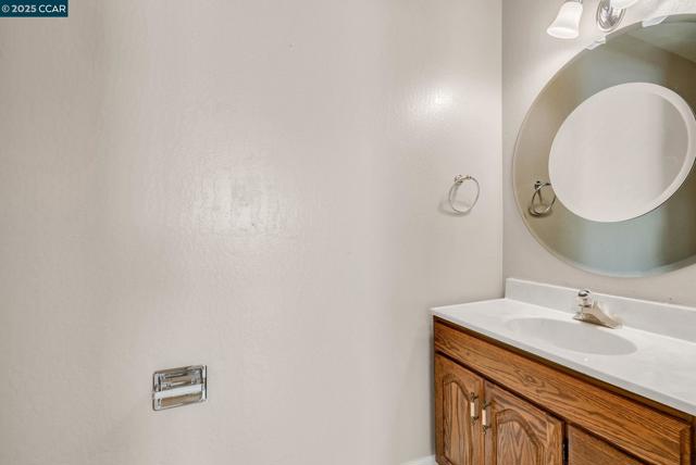 3060 San Miguel Ct, Concord CA: https://media.crmls.org/mediaz/adecc1ed-5280-4047-8aa0-f80e35d4d044.jpg