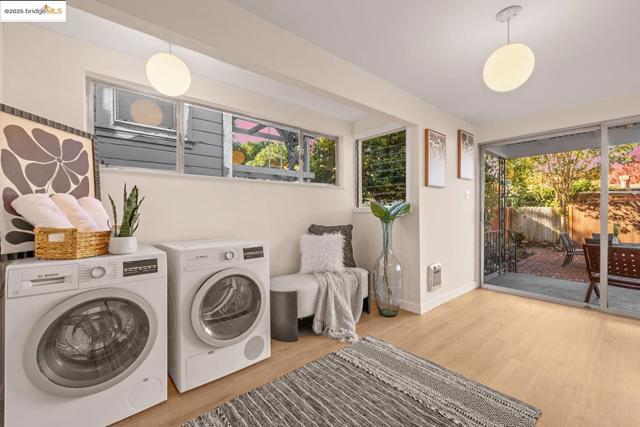 1241 Park Ave, Alameda CA: https://media.crmls.org/mediaz/adecf01d-c75c-4d14-8086-5ce37efae359.jpg