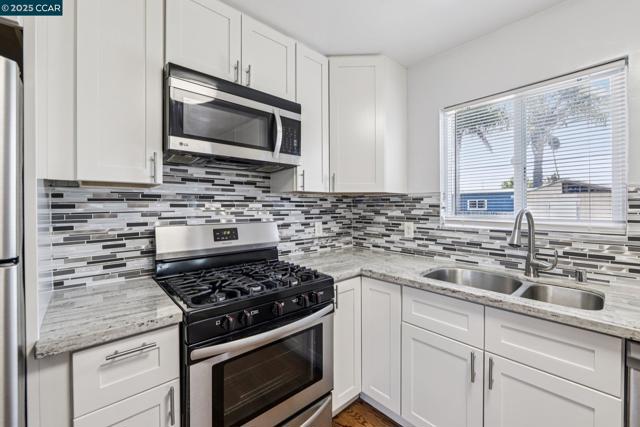 2110 Hellings Avenue, Richmond CA: https://media.crmls.org/mediaz/adee152d-19b1-4aa6-9097-965eee6bc74e.jpg