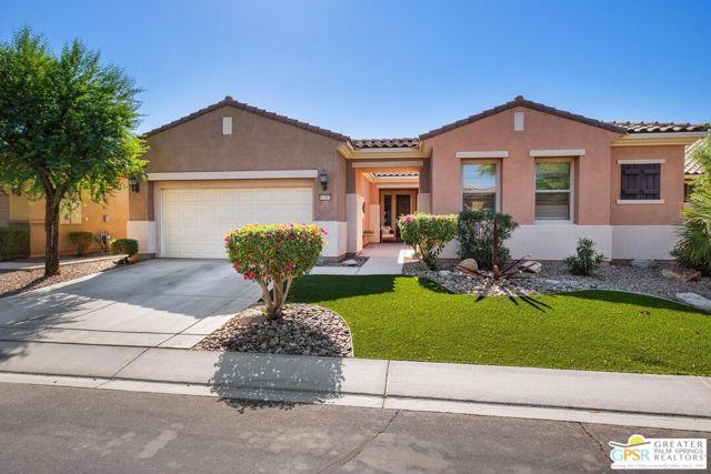 81091 Avenida Colonias, Indio CA: https://media.crmls.org/mediaz/adee3234-cfc7-4e2d-bf90-db37743f91ee.jpg