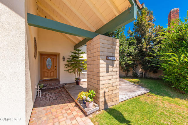 1589 N Alva Circle, Simi Valley CA: https://media.crmls.org/mediaz/adee9271-3a20-4720-993f-3b1d89c5d239.jpg