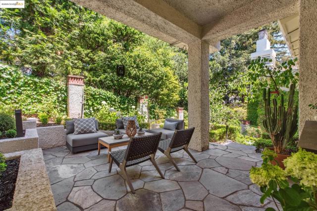 305 The Uplands, Berkeley CA: https://media.crmls.org/mediaz/adef3dd0-2dae-4e1f-8292-17fe4c5c97d4.jpg