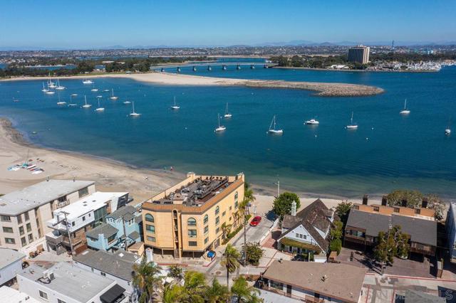 2808 Bayside Walk, San Diego CA: https://media.crmls.org/mediaz/adef5726-c543-4344-8c09-718e5d952a9b.jpg