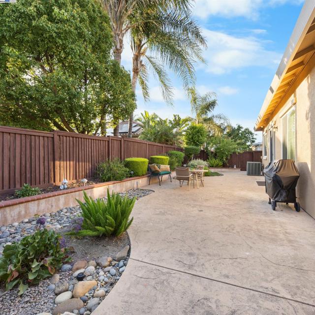 443 Collis St, Brentwood CA: https://media.crmls.org/mediaz/adef7934-7ce8-4bb1-a845-2dc59478dcbd.jpg