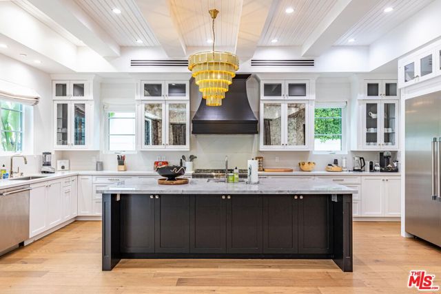 5162 Otis Avenue, Tarzana CA: https://media.crmls.org/mediaz/adef979f-c281-453a-92a3-670896d810a1.jpg