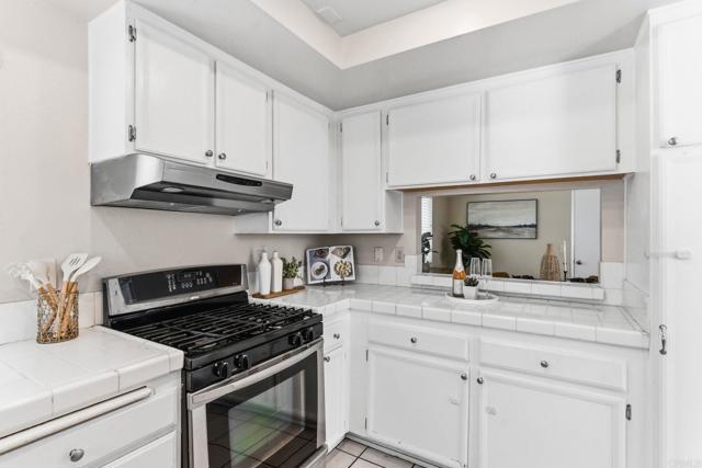 Detail Gallery Image 5 of 26 For 609 Mustang Glen, Escondido,  CA 92027 - 3 Beds | 2/1 Baths