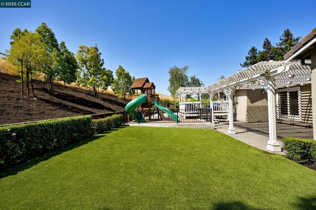 87 Molokai Ct, San Ramon CA: https://media.crmls.org/mediaz/adf0c551-7f23-48c9-afe6-e366dcb7e6ee.jpg