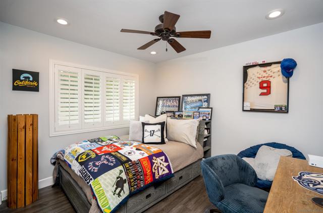 13349 Portofino Dr, Del Mar CA: https://media.crmls.org/mediaz/adf13a0e-a6c0-4cce-9267-b0dd532e6319.jpg