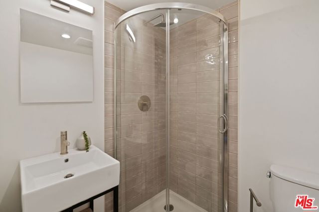 12614 Venice Boulevard, Los Angeles CA: https://media.crmls.org/mediaz/adf1609f-cdd1-4bc3-82c1-d81d68c3a293.jpg