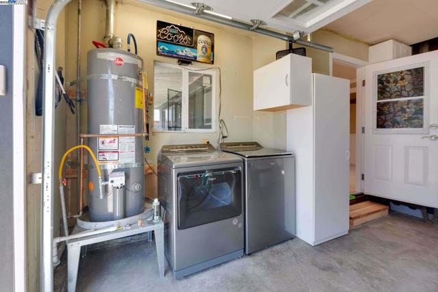 2515 Crystal Dr, Santa Clara CA: https://media.crmls.org/mediaz/adf2ac01-33c7-4561-9911-b391bc15da81.jpg