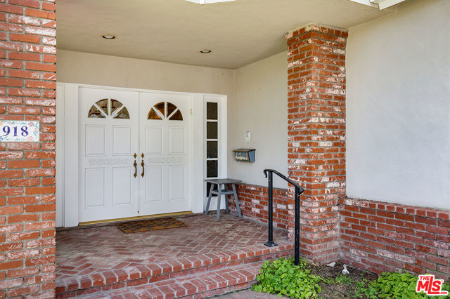 918 Stanford Street photo 3