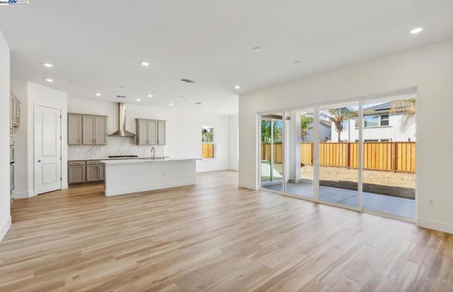 1137 Bradbury Dr, Discovery Bay CA: https://media.crmls.org/mediaz/adf34bd9-a0f6-47ac-9196-0a3a20dca847.jpg