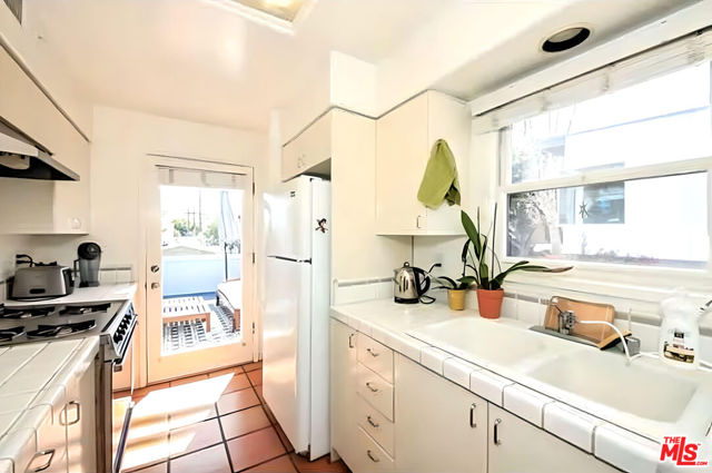 653 Marine Street photo 47