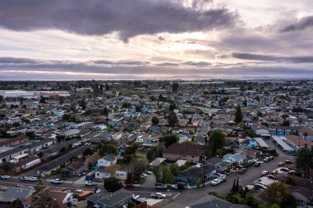15691 Liberty Street, San Leandro CA: https://media.crmls.org/mediaz/adf3880f-4f8c-4919-9258-818429899b3b.jpg