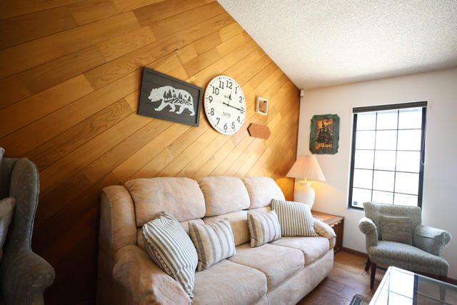 108 Palomino Drive, Big Bear CA: https://media.crmls.org/mediaz/adf44241-c2e7-43c3-9195-f2cfef1caa7b.jpg