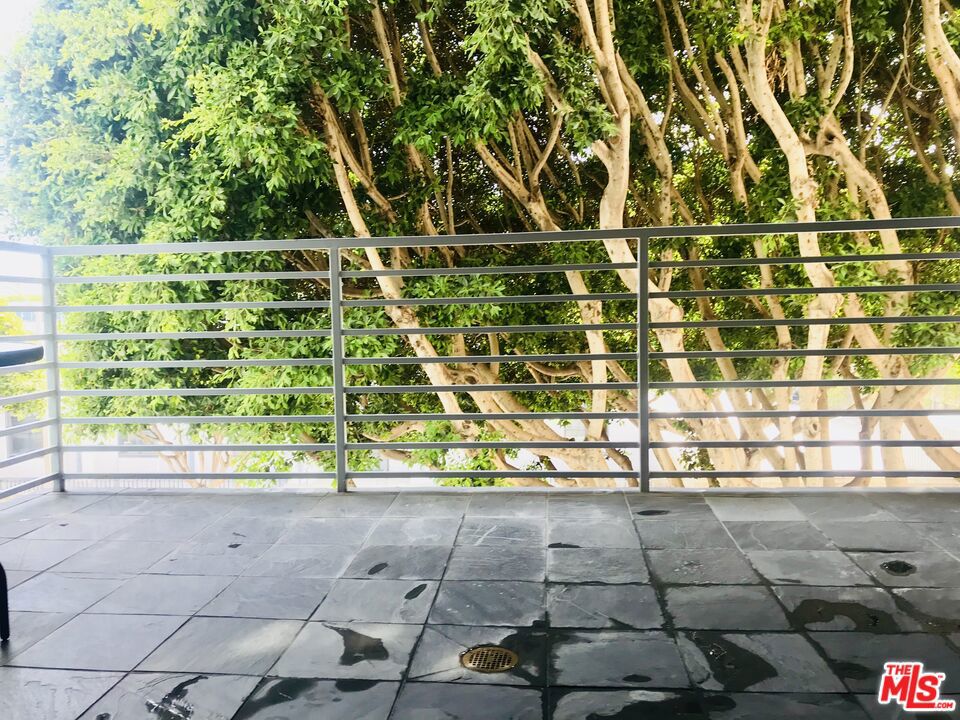 https://media.crmls.org/mediaz/adf4a537-398f-4b17-a9fd-ad9a479a21ab.jpg?preset=X-Large