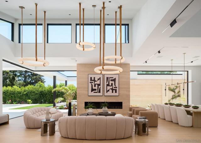 6283 La Jolla Scenic Drive S, San Diego CA: https://media.crmls.org/mediaz/adf67116-9f75-40fc-af82-cd107f81a866.jpg