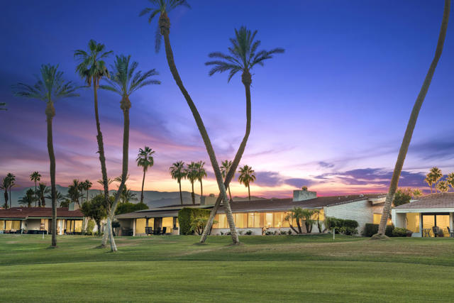 44970 Desert Horizons Drive, Indian Wells CA: https://media.crmls.org/mediaz/adf6fc90-283f-4ede-ae9b-7a839cdc603c.jpg
