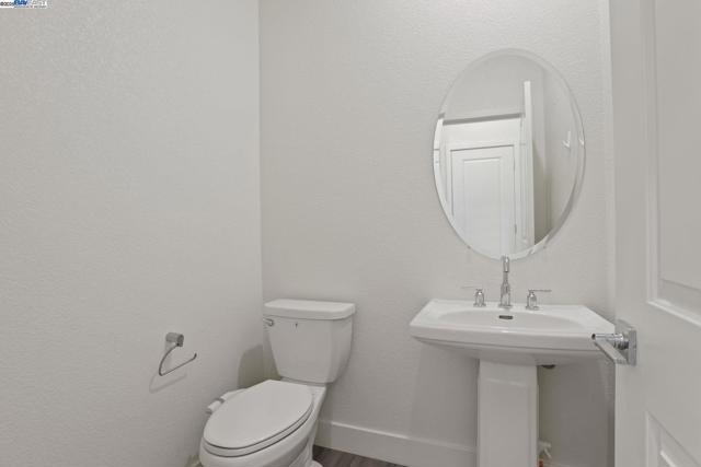 2208 Daimler St, Lathrop CA: https://media.crmls.org/mediaz/adf70fc7-2a07-4a67-aaed-98e23531efcb.jpg