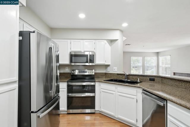 305 Daybreak Court, San Ramon CA: https://media.crmls.org/mediaz/adf75240-bdd5-4068-b8f2-add626dd6703.jpg