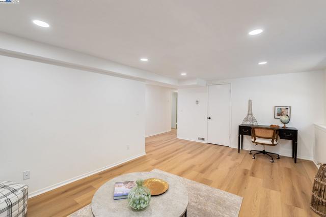 5731 Hermann St, Oakland CA: https://media.crmls.org/mediaz/adf7ac15-7e15-4b8a-a5e4-d8658c80643a.jpg