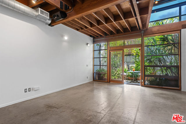 1130 5th Avenue, Venice CA: https://media.crmls.org/mediaz/adf7f20a-0bd6-4daa-b9ee-4b276d4f3b80.jpg