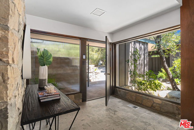 1234 Woodland Drive, Santa Paula CA: https://media.crmls.org/mediaz/adf84e0f-3e33-48ea-b483-deb60c3f9865.jpg