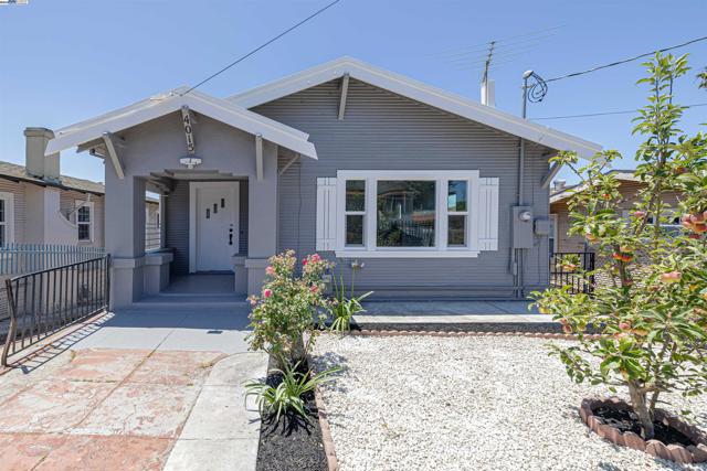 4015 SAN JUAN ST, Oakland CA: https://media.crmls.org/mediaz/adf8b80a-647e-46e4-b903-2cec71d0af50.jpg