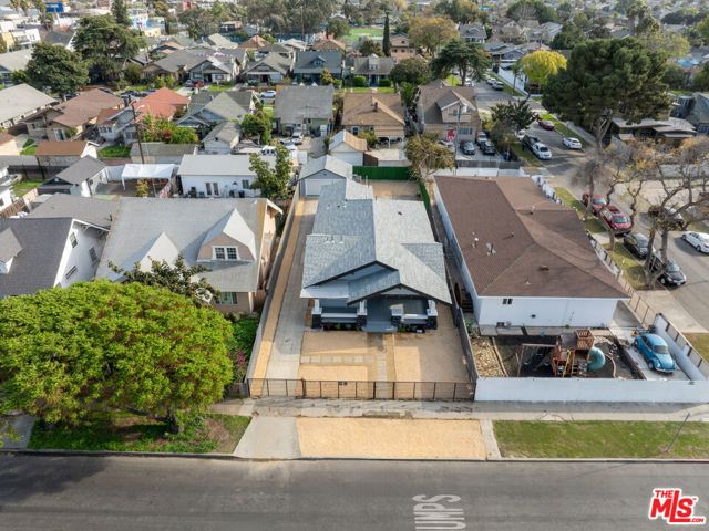 1050 W 48th Street, Los Angeles CA: https://media.crmls.org/mediaz/adf8b904-b6f6-41af-9fcd-adac5efa04d8.jpg
