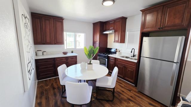 4233 39th ST, San Diego CA: https://media.crmls.org/mediaz/adf8da56-8f11-4a66-9d3e-f3ff8300c4ec.jpg