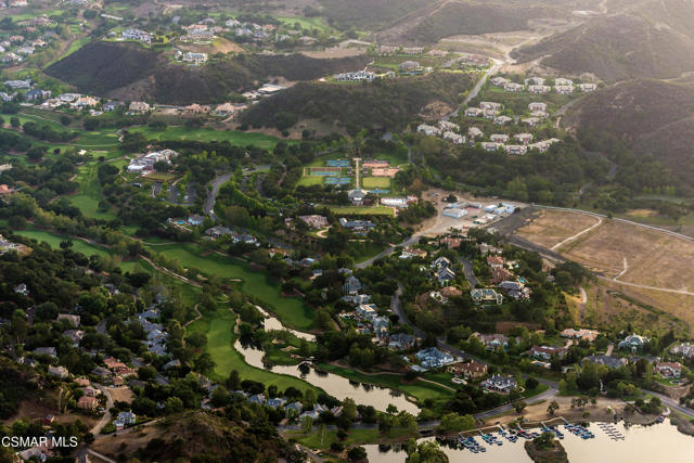 925 W Stafford Road, Thousand Oaks CA: https://media.crmls.org/mediaz/adf906c3-9e69-485a-9ea1-5f09d1d4c88a.jpg