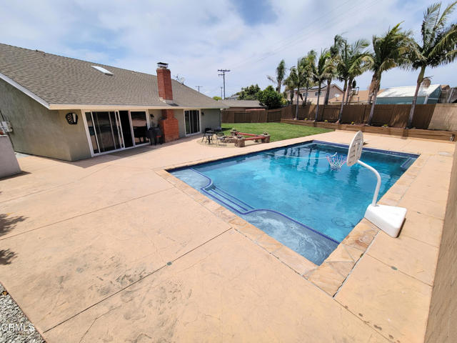 6673 Sora Street, Ventura CA: https://media.crmls.org/mediaz/adf91853-0f52-4d7b-8dc2-cf0143525a99.jpg