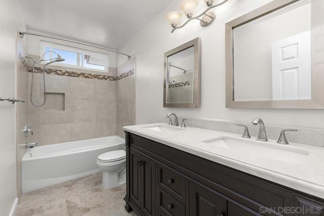 4041 Tynebourne Cir, San Diego CA: https://media.crmls.org/mediaz/adf939e5-e1a0-4584-b3e1-4b845f3a1443.jpg