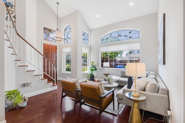 5373 Shamrock Cmn, Fremont CA: https://media.crmls.org/mediaz/adf99cb0-d8cf-4c6b-9295-2bb5aa8eaee6.jpg