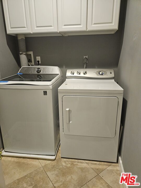 8871 Burton Way, Los Angeles CA: https://media.crmls.org/mediaz/adf9cf4a-bd2d-4e13-b2f3-a170e5b94404.jpg