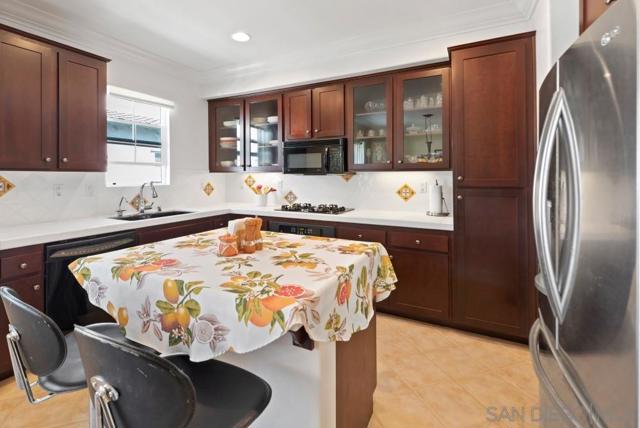 10556 Debreceni Way, San Diego CA: https://media.crmls.org/mediaz/adf9cfdf-c770-4a98-aceb-b6065fad38ef.jpg