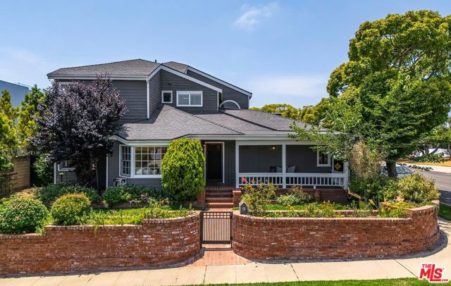 3201 Maplewood Avenue, Los Angeles CA: https://media.crmls.org/mediaz/adf9e9c9-aade-407b-b053-50bf932a6a96.jpg