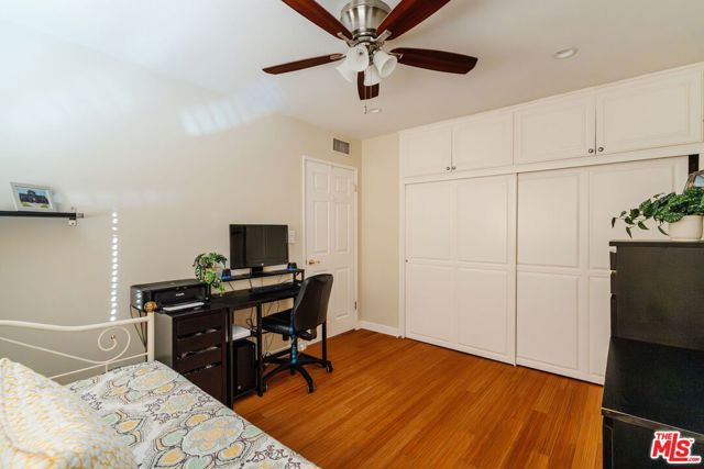 4837 Round Top Drive, Los Angeles CA: https://media.crmls.org/mediaz/adfa64a9-9acd-4c51-804d-d73b45c341bd.jpg