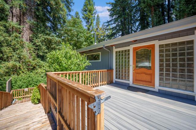 17855 Kiowa Trail, Los Gatos CA: https://media.crmls.org/mediaz/adfa9384-1545-4a3e-8b58-582bb36afc74.jpg